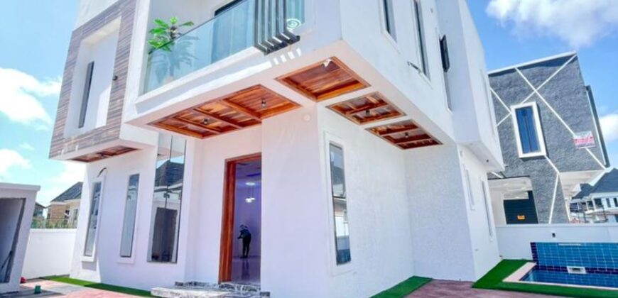 STUNNING 5 BEDROOM FULLY DETACHED DUPLEX WITH SWIMMING POOL